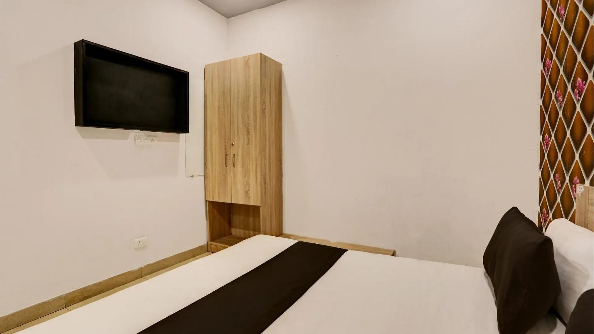 Hotel O Dwarka Mor Metro Hotel Delhi   Delhi (National Capital Territory of India)