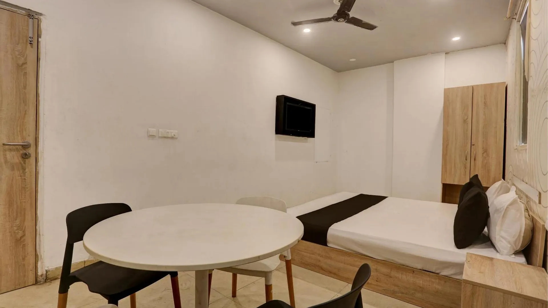 Hotel O Dwarka Mor Metro Hotel Delhi  4*, Delhi (National Capital Territory of India)